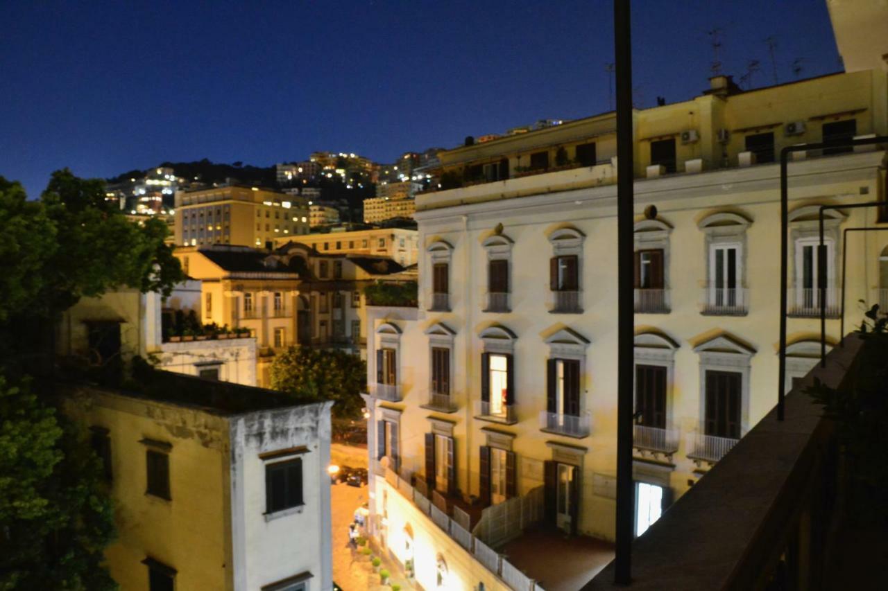 2 Camere Con Pianoforte Napoli Bagian luar foto